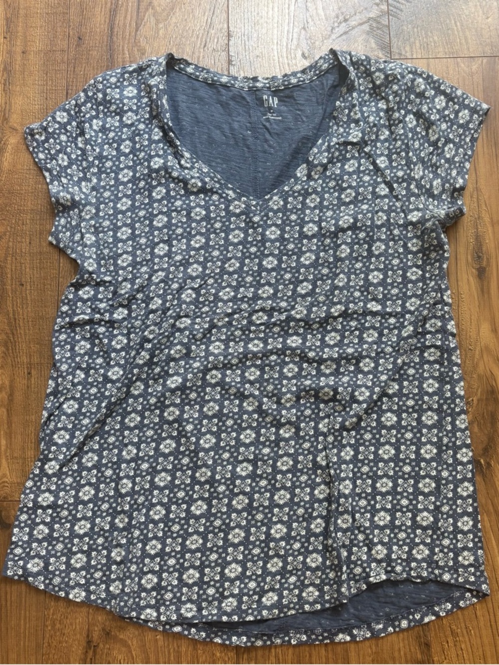 GAP Navy Blue Floral Short Sleeve V-Neck Tee